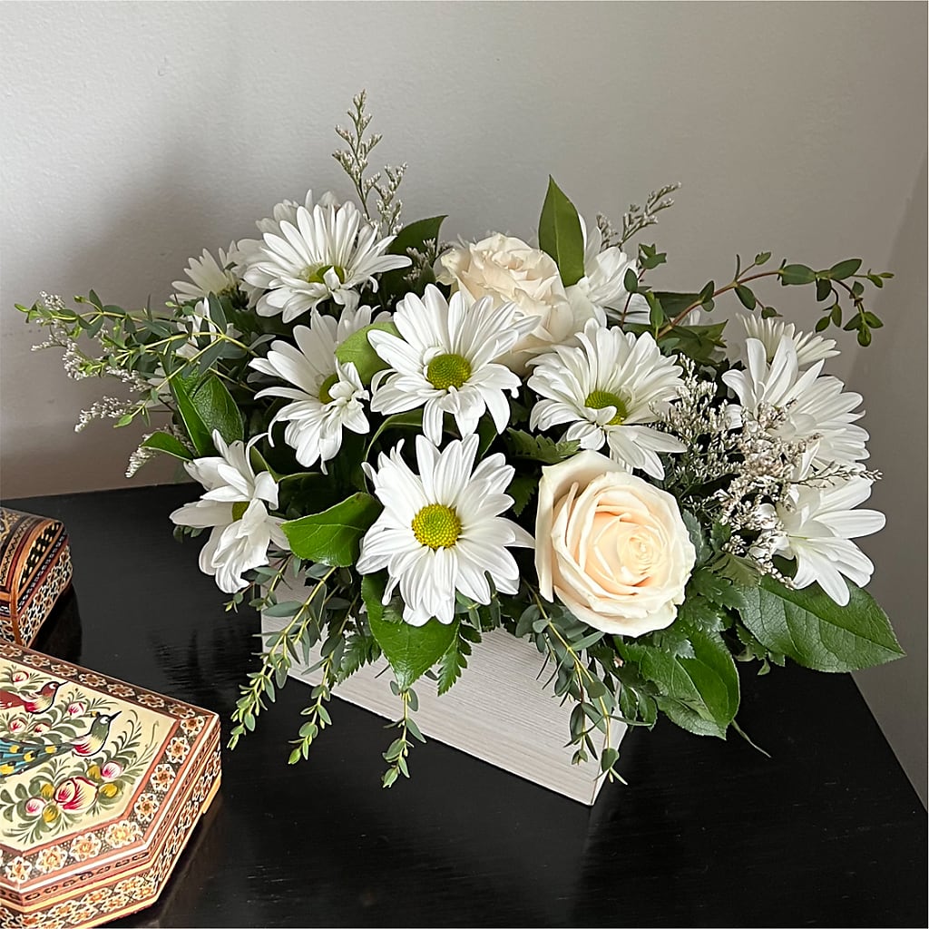 Fresh Linen Box Bouquet – CAMPBELL ROSES & PLANTS LTD CO, Fort Campbell KY