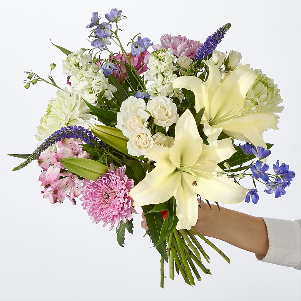 Winter Celebration Bouquet – CAMPBELL ROSES & PLANTS LTD CO, Fort Campbell KY