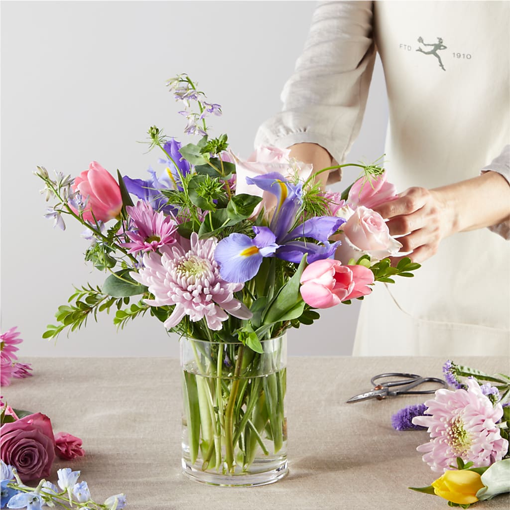 Pastel Tradition - A Florist Original – CAMPBELL ROSES & PLANTS LTD CO, Fort Campbell KY